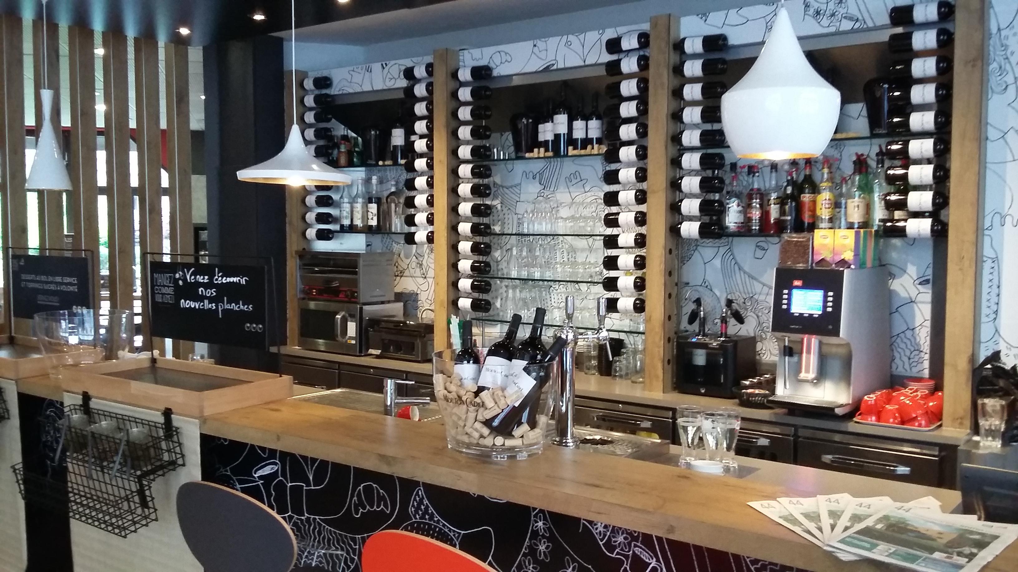 Ibis Nantes Centre Tour Bretagne Exterior foto