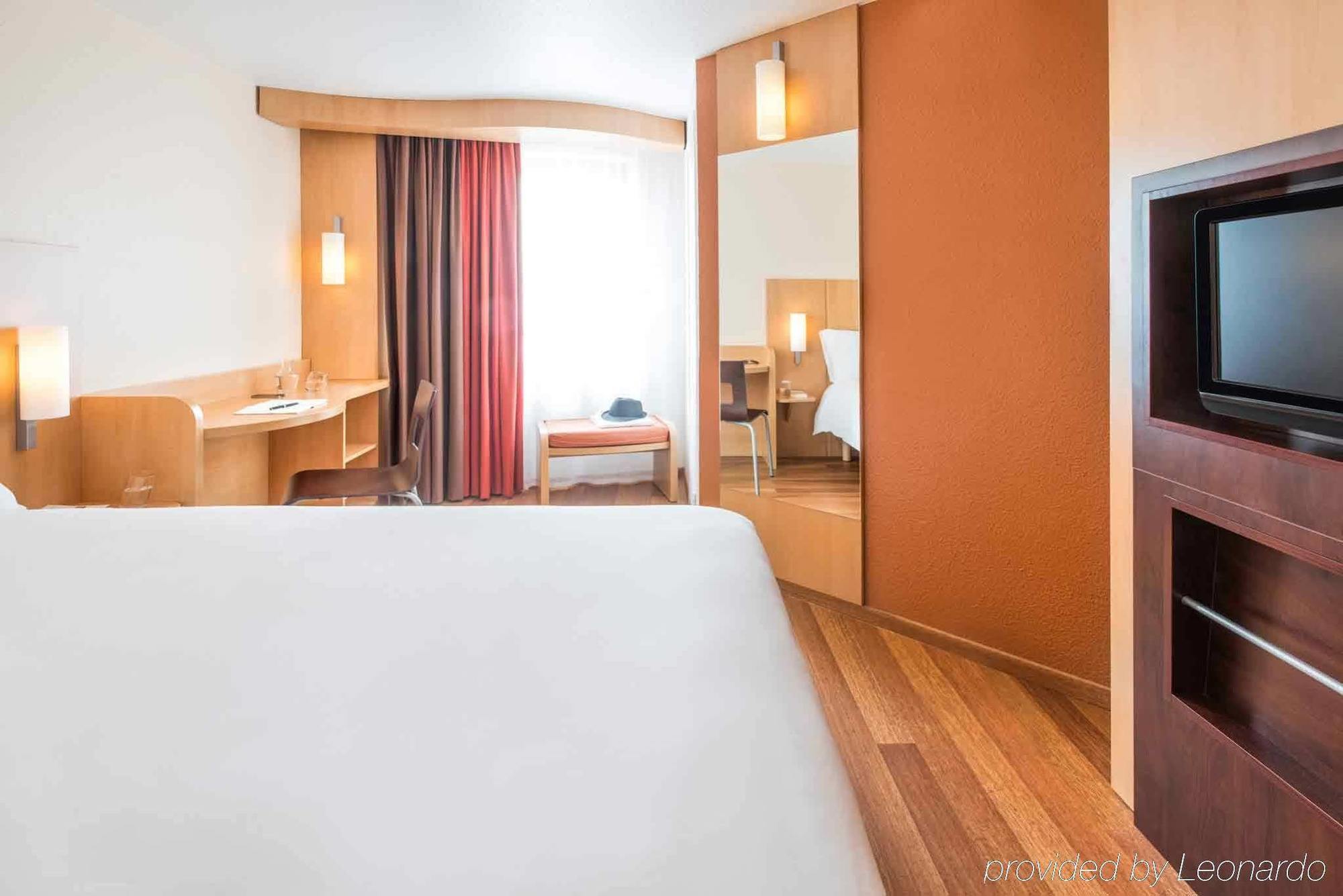 Ibis Nantes Centre Tour Bretagne Exterior foto
