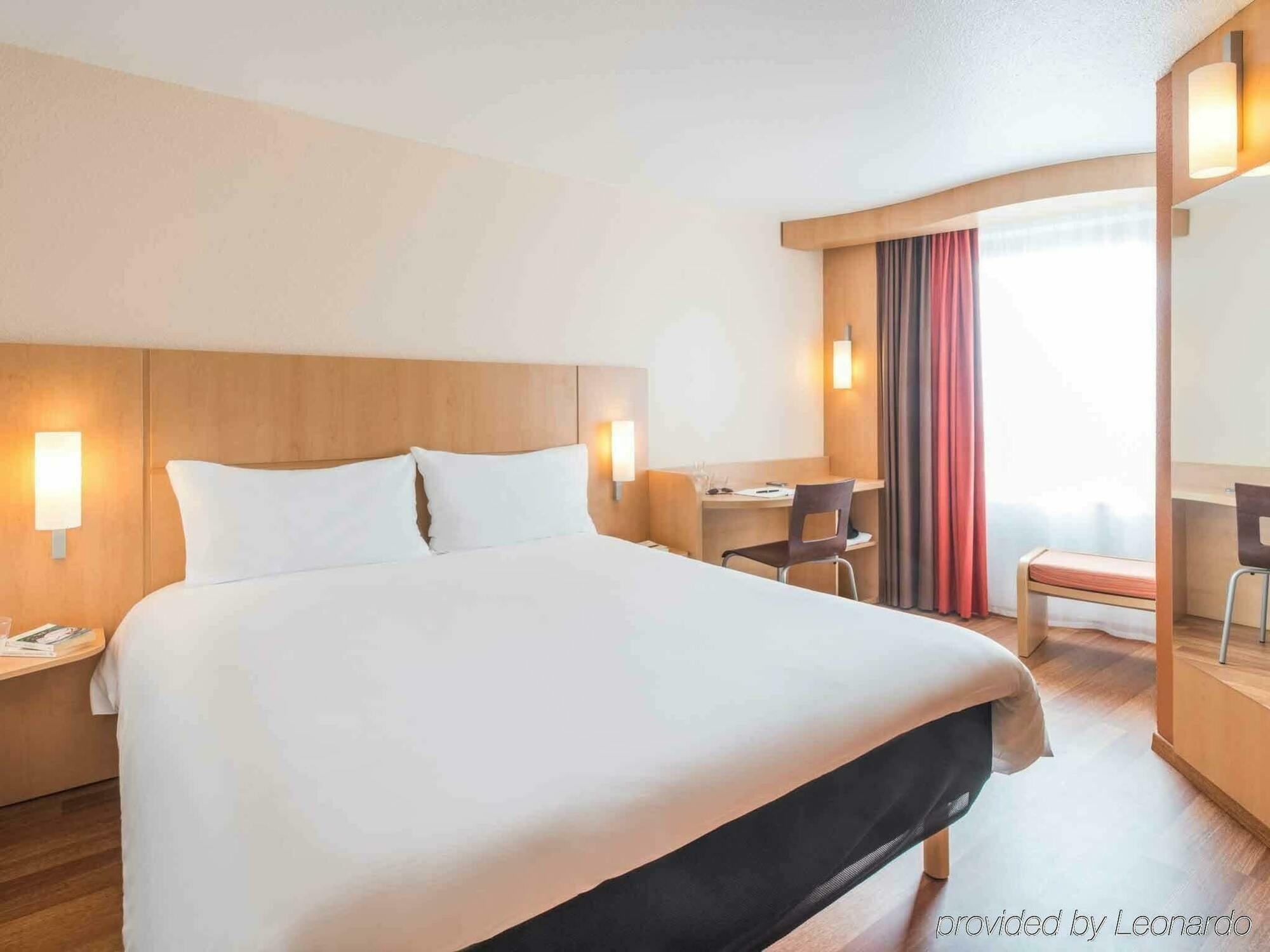 Ibis Nantes Centre Tour Bretagne Exterior foto